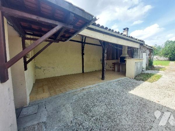 SAINT-GAUDENS, centre-ville, maison de ville avec jardin attenant, idéalement située.