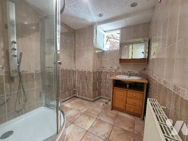 SAINT-GAUDENS, centre-ville, maison de ville avec jardin attenant, idéalement située.