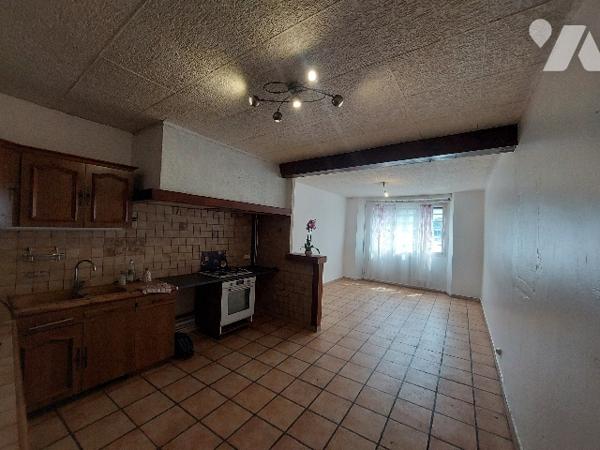 SAINT-GAUDENS, centre-ville, maison de ville avec jardin attenant, idéalement située.