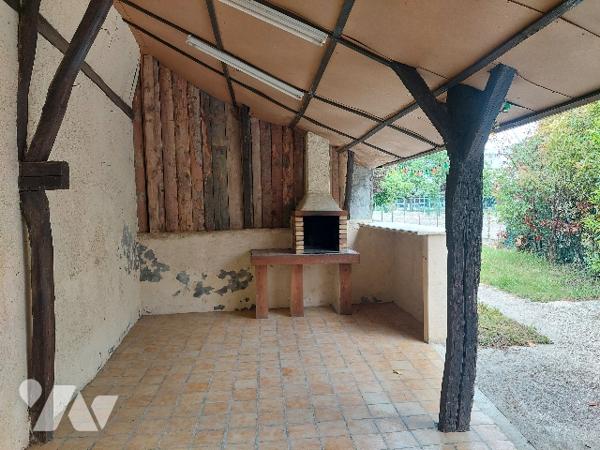 SAINT-GAUDENS, centre-ville, maison de ville avec jardin attenant, idéalement située.