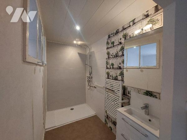 SAINT-GAUDENS, centre-ville, maison de ville avec jardin attenant, idéalement située.