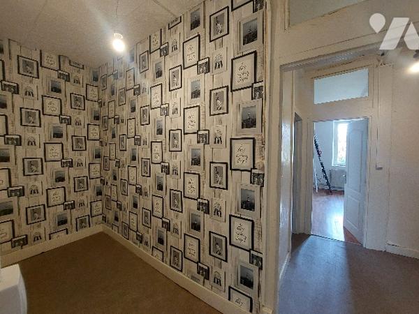 SAINT-GAUDENS, centre-ville, maison de ville avec jardin attenant, idéalement située.