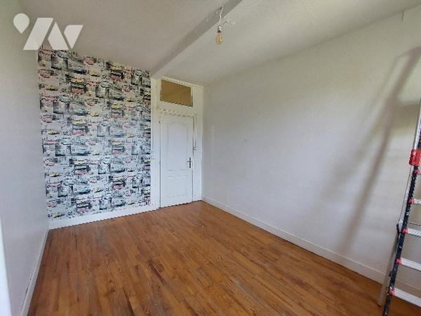 SAINT-GAUDENS, centre-ville, maison de ville avec jardin attenant, idéalement située.