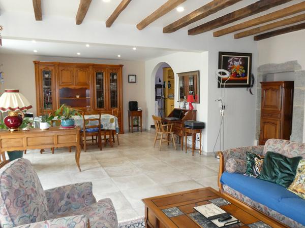 Bien rare à la vente. Coup de coeur assuré. Marcillé la ville Bien rare à la vente. Coup de coeur assuré. Marcillé la ville