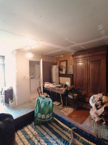 ANCIEN CORPS DE FERME EN PIERRE A RENOVER