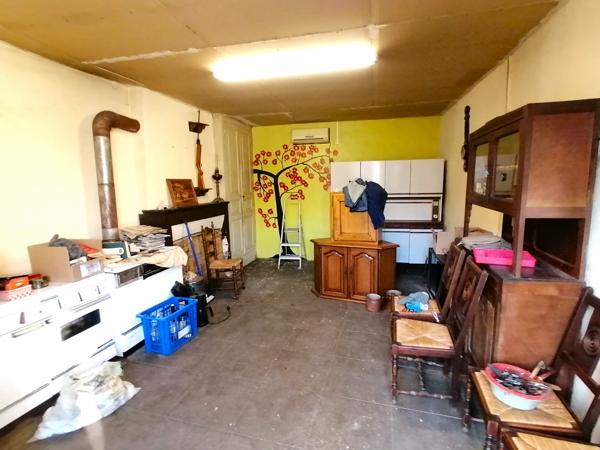 ANCIEN CORPS DE FERME EN PIERRE A RENOVER