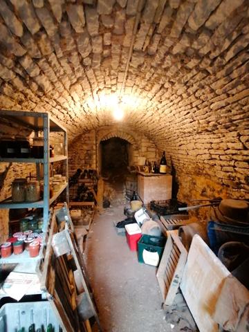 ANCIEN CORPS DE FERME EN PIERRE A RENOVER