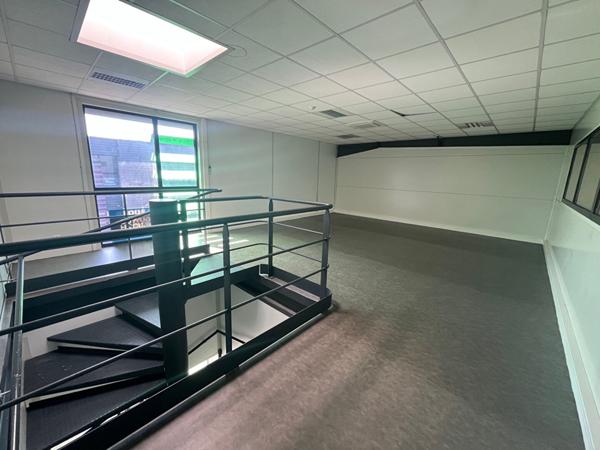 VAL DE REUIL - LOCAL PROFESSIONNEL DE 160M² PROCHE A13 REF VDR-8