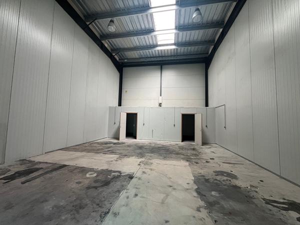 VAL DE REUIL - LOCAL PROFESSIONNEL DE 160M² PROCHE A13 REF VDR-8