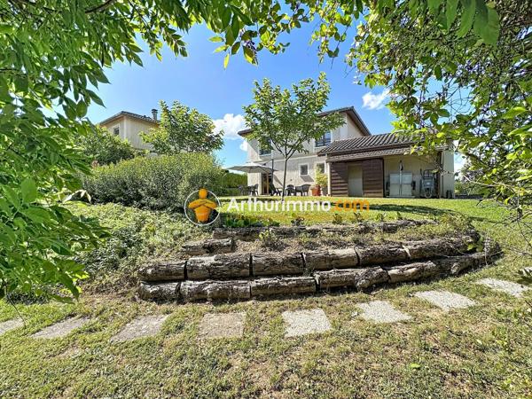 Vente                                                      Maison
                        
                     5 pièces                      110 m2                     à L'Isle-d'Abeau