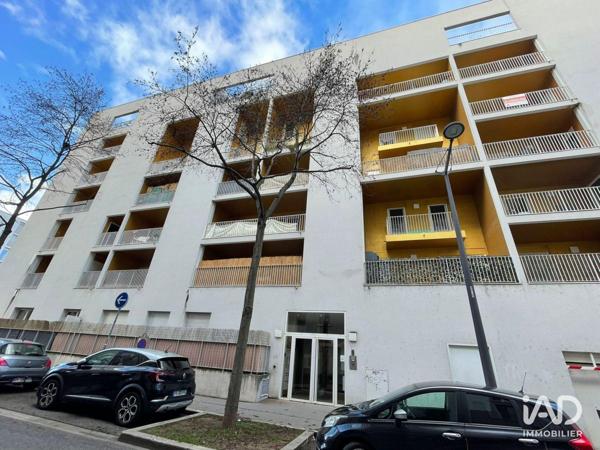 Location studio 30 m² Lyon 8