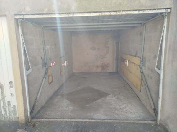 Garage extérieur