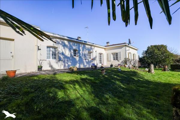 Maison à vendre |  Jonzac |  7 pièces | 215 m²