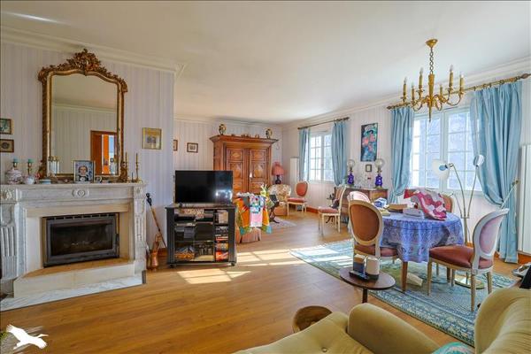 Maison à vendre |  Jonzac |  7 pièces | 215 m²