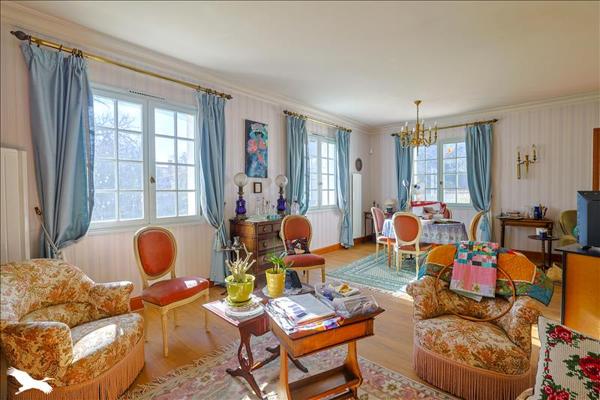 Maison à vendre |  Jonzac |  7 pièces | 215 m²