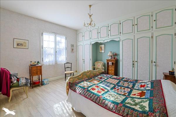 Maison à vendre |  Jonzac |  7 pièces | 215 m²