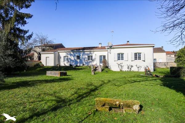 Maison à vendre |  Jonzac |  7 pièces | 215 m²