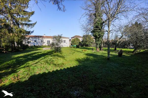 Maison à vendre |  Jonzac |  7 pièces | 215 m²