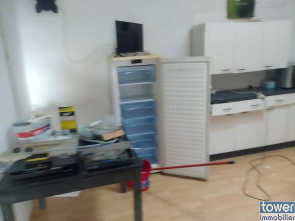 BAZAUGES 17490 - Maison plain pied de 140 m² avec garage de 108 m² .