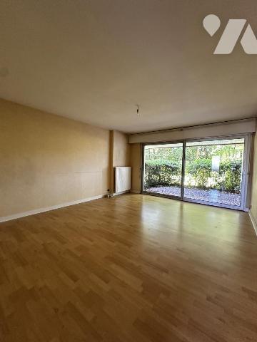 A VENDRE 56 VANNES AGREABLE APPARTEMENT 2 CHAMBRES EN RDC - PROCHE CENTRE 