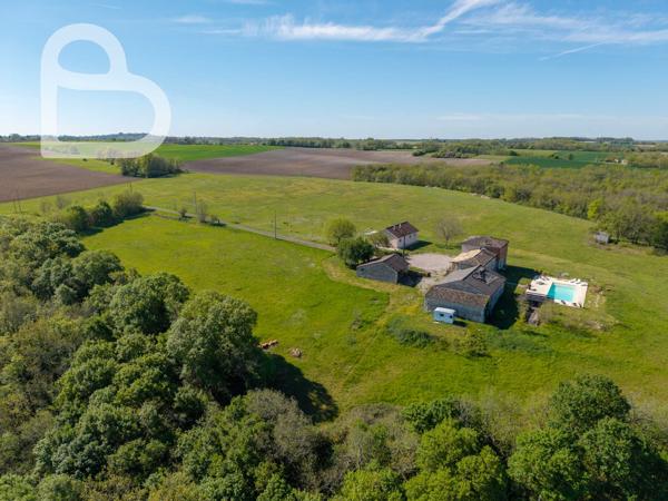 Montaigu-de-Quercy (82150) Superbe domaine avec 2 maisons, dépendances et piscine