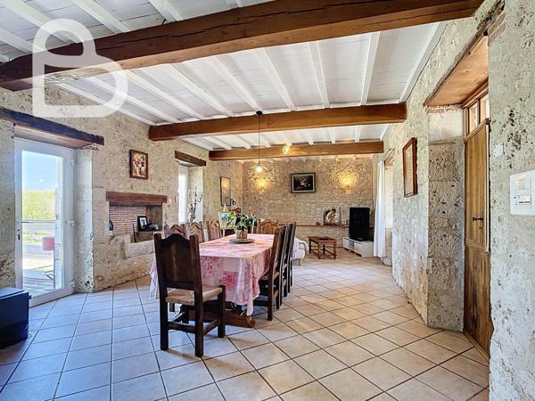 Montaigu-de-Quercy (82150) Superbe domaine avec 2 maisons, dépendances et piscine