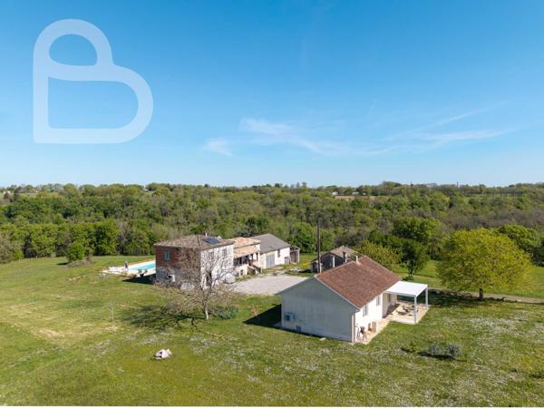 Montaigu-de-Quercy (82150) Superbe domaine avec 2 maisons, dépendances et piscine