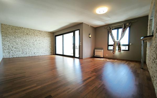 Appartement à vendre    4 pièces • 131,55 m2 Saint-Genis-Pouilly