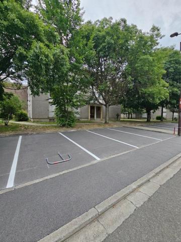 T2 50M2 au calme avec place de parking et cave