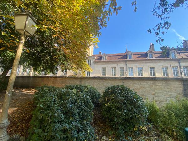 Appartement  Duplex Dijon 3 pièce(s) 69m2 hôtel particulier + cave