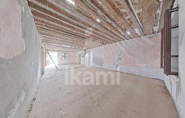 Maison à réhabiliter à Ugine   304 m2 avec caves, balcon et potentiel loft !