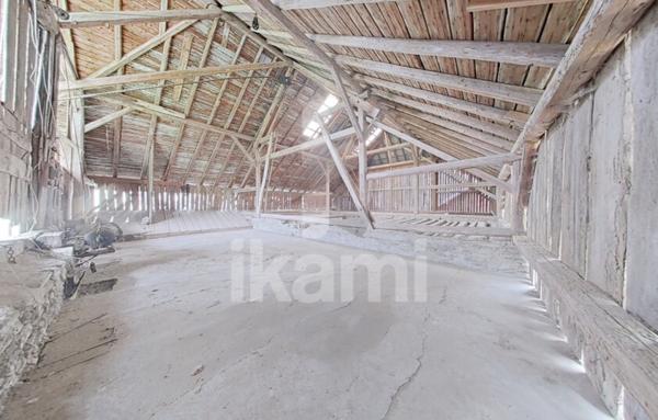 Maison à réhabiliter à Ugine   304 m2 avec caves, balcon et potentiel loft !