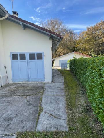 A vendre Maison fort potentiel Mont De Marsan 4 chambres 1 bureau garages terrasse parc arboré