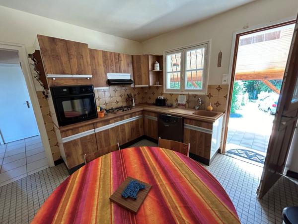 A vendre Maison fort potentiel Mont De Marsan 4 chambres 1 bureau garages terrasse parc arboré