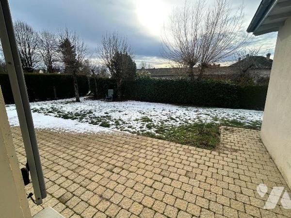 Maison habitable de suite ? Ally (Cantal)

Située en plein c?ur du bourg d'Ally, dans le Cant...