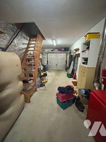 Maison habitable de suite ? Ally (Cantal)

Située en plein c?ur du bourg d'Ally, dans le Cant...