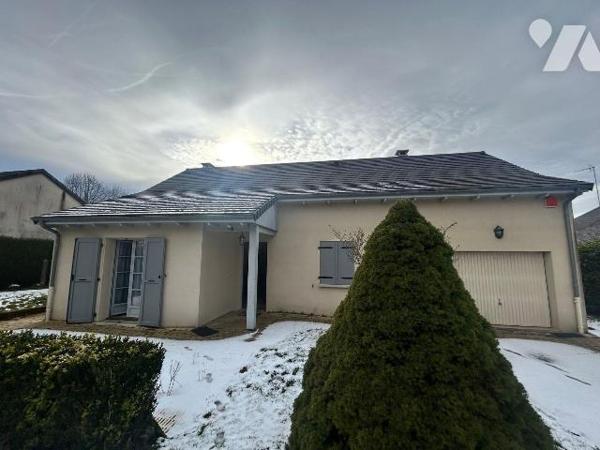 Maison habitable de suite ? Ally (Cantal)

Située en plein c?ur du bourg d'Ally, dans le Cant...