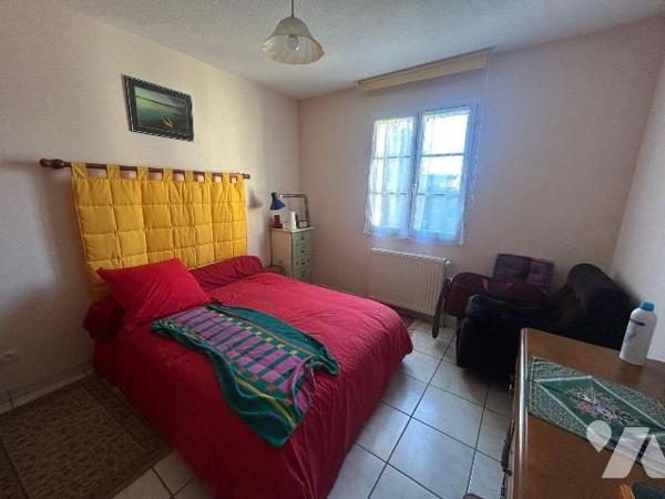 Maison habitable de suite ? Ally (Cantal)

Située en plein c?ur du bourg d'Ally, dans le Cant...