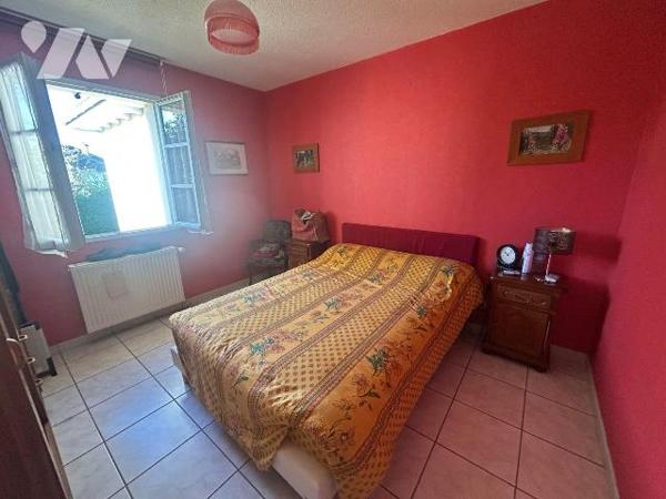 Maison habitable de suite ? Ally (Cantal)

Située en plein c?ur du bourg d'Ally, dans le Cant...