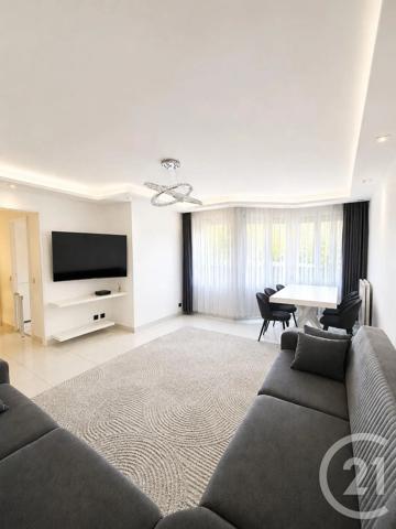 Appartement F4 à vendre  4 pièces - 85 m 2   VAULX EN VELIN  - 69