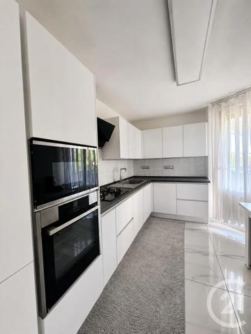 Appartement F4 à vendre  4 pièces - 85 m 2   VAULX EN VELIN  - 69