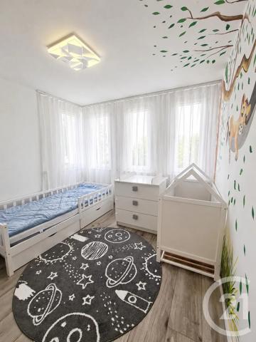 Appartement F4 à vendre  4 pièces - 85 m 2   VAULX EN VELIN  - 69
