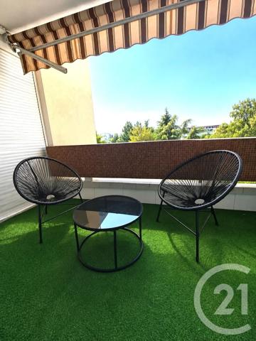 Appartement F4 à vendre  4 pièces - 85 m 2   VAULX EN VELIN  - 69