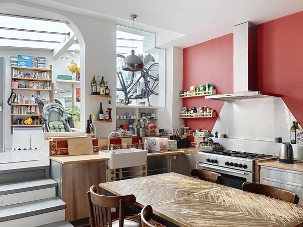 Loft avec terrasse à 5mn à pied du m° Robespierre