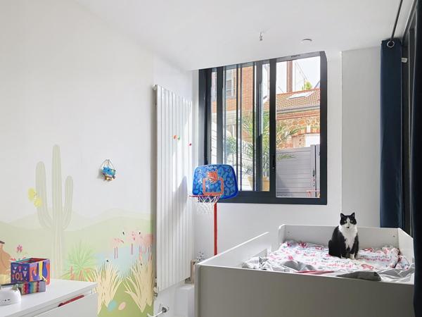 Loft avec terrasse à 5mn à pied du m° Robespierre