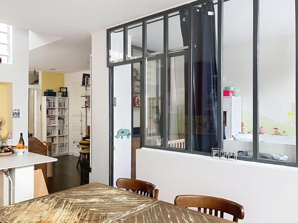Loft avec terrasse à 5mn à pied du m° Robespierre