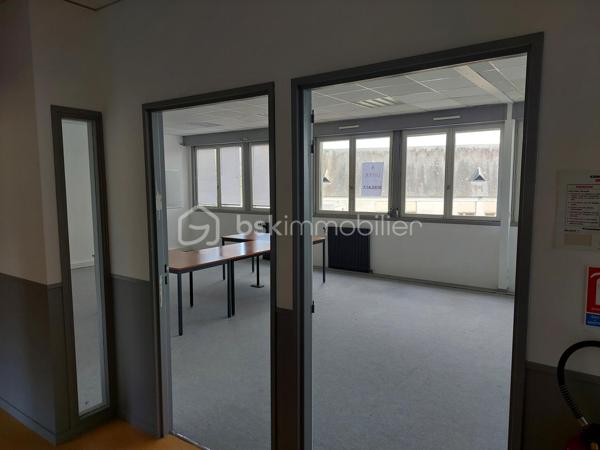 Local d activites de 1 800 m²