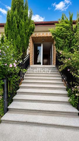 Maison
         5 pièces
        - 97 m² 359 000 € *