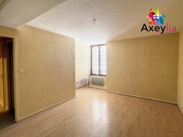 Renaison (42370) A VENDRE- RENAISON CENTRE- TÈNEMENT IMMOBILIER À RÉNOVER