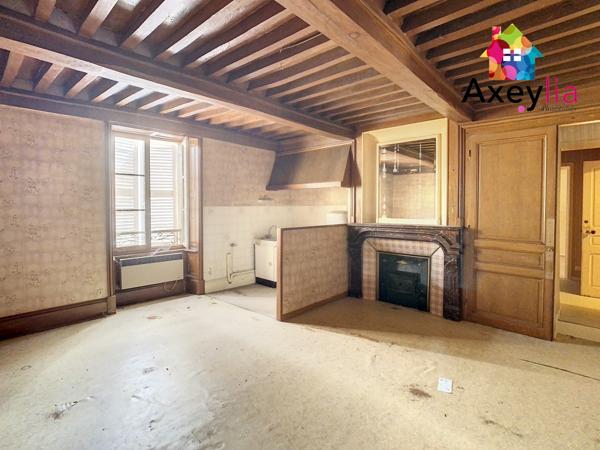 Renaison (42370) A VENDRE- RENAISON CENTRE- TÈNEMENT IMMOBILIER À RÉNOVER